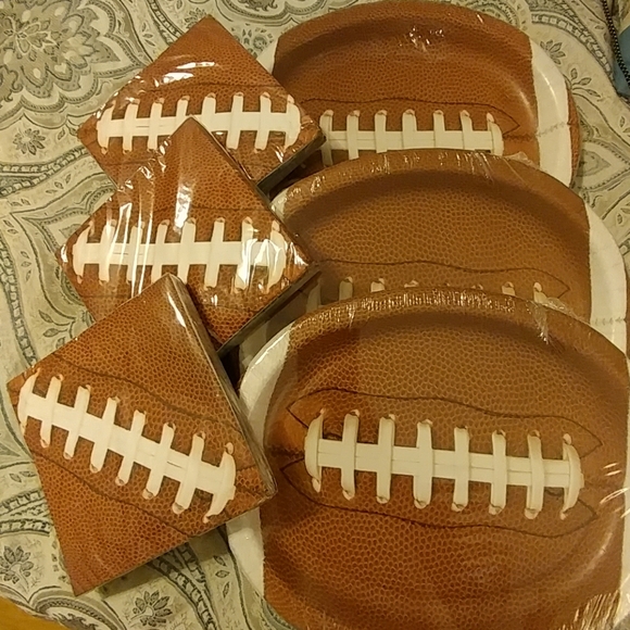 Creative Converting Other - Set of Football party paper products